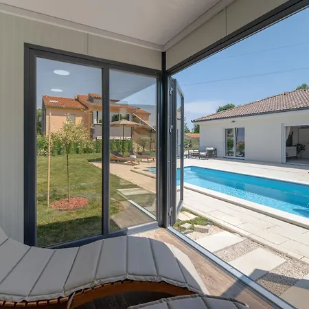 Moni, Family House Near Labin With Pool, Sauna And Jacuzzi Willa *