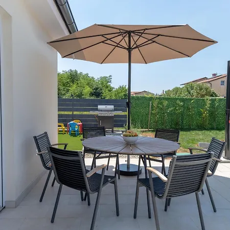 Moni, Family House Near Labin With Pool, Sauna And Jacuzzi Willa