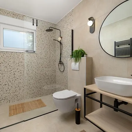 Moni, Family House Near Labin With Pool, Sauna And Jacuzzi Willa *